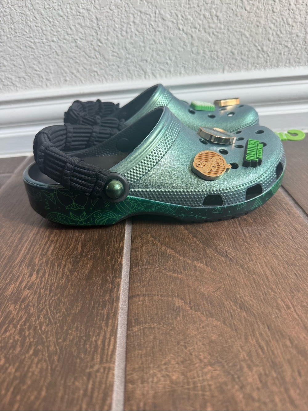 NWT Wicked Elphaba Classic Clogs Women’s Sz 7
